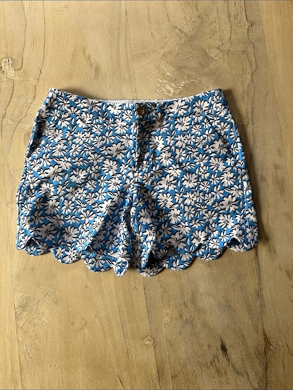 Lilly Pulitzer Floral Scallop Shorts in Blue & White